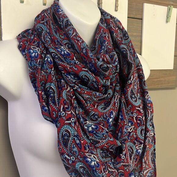 Talbots Woman’s Red Paisley Infinity Fashion Viscose Scarf- OSFM Approx 32”, 21” - Picture 3 of 8